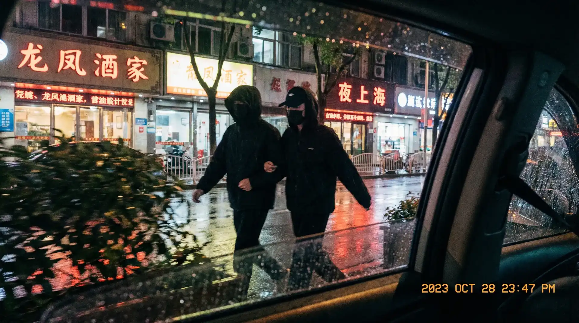 MK体育 - 顶流明星深夜密会现场抓拍照片